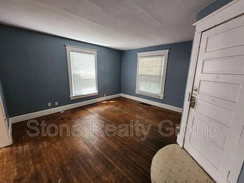 4 bed, 2.0 bath, $1,100 — Photo 2
