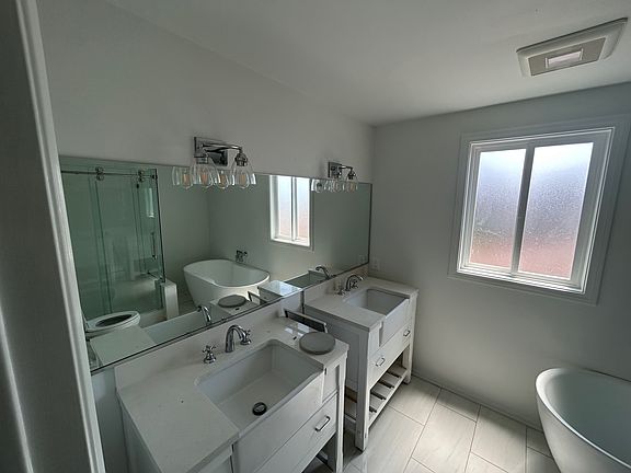 3rd Floor Master Bathroom.