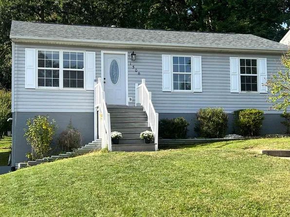 1508 D St, Waynesboro, VA 22980