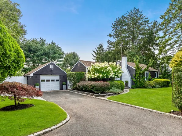 84 Bay Rd, Brookhaven, NY 11719