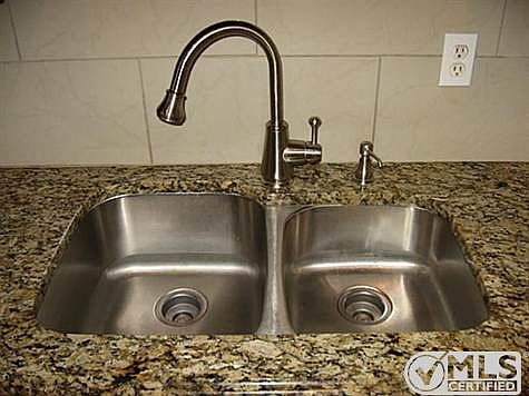 5th image of 205 W Denton Dr