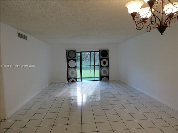 5th image of 205 Lakeview Dr APT 102