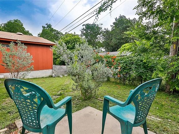 3rd image of 7609 Carriage Dr