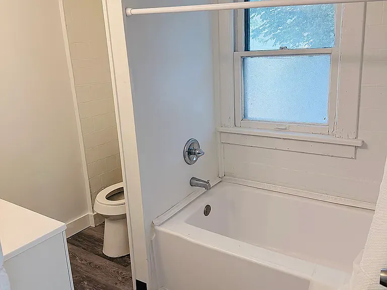 2 bed, 900 sqft, $900 — Photo 2