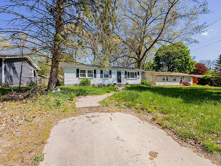 9650 Cooley Lake Rd — Photo 34