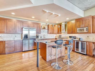 2210 Blake St, Denver, CO, 80205
