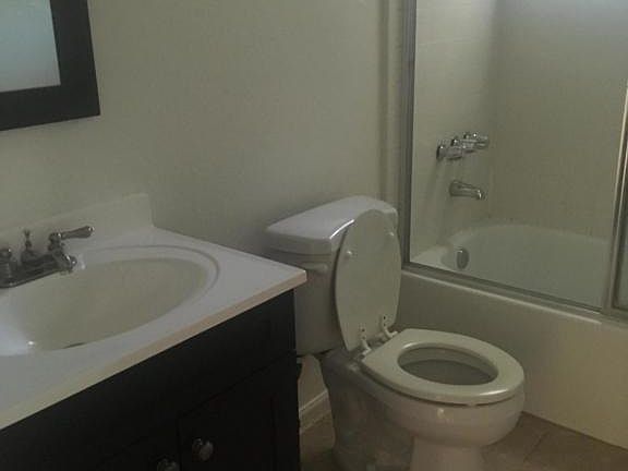 5th image of 2237 E Paradise Dr