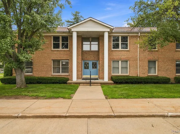275 Maywood St APT 10, Marysville, MI 48040
