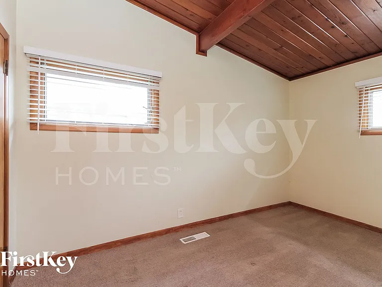 1054 Kenmore Ave — Photo 9