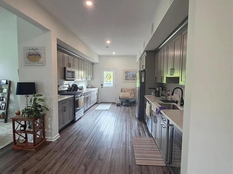 118 Plains Rd — Photo 3