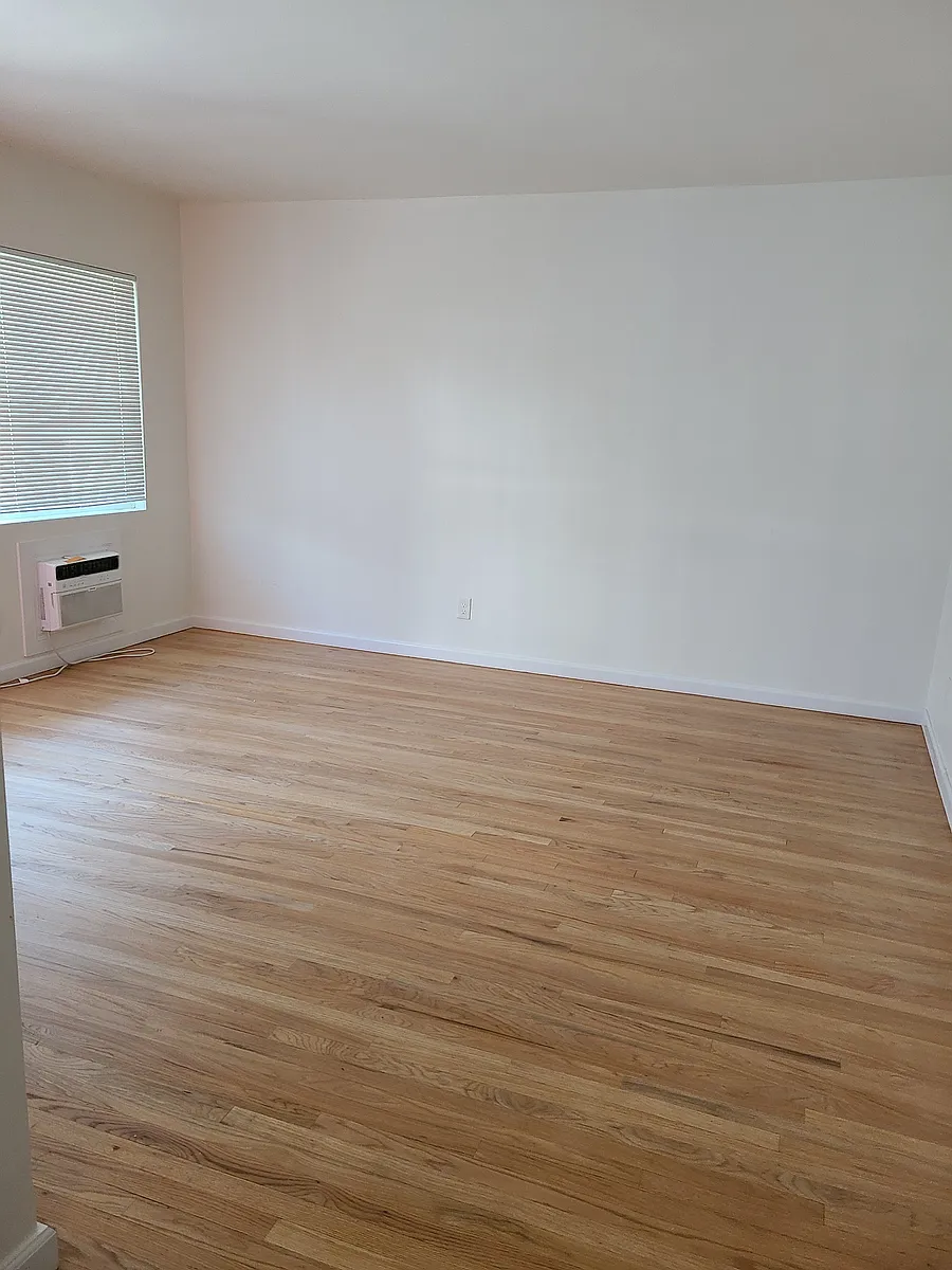Building Photo - 15 Elgin St #B