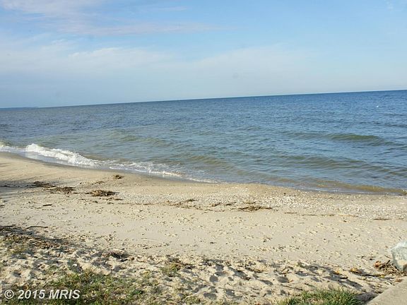 Walk to the beautiful private sandy beach!