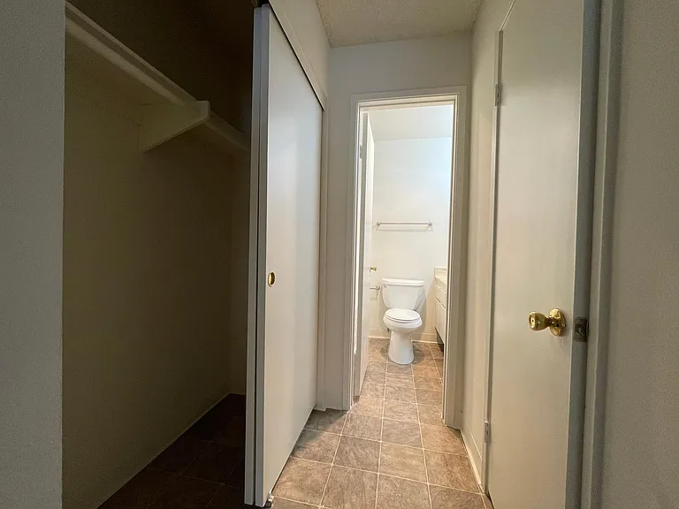 2522 Clairemont Dr #303 — Photo 10