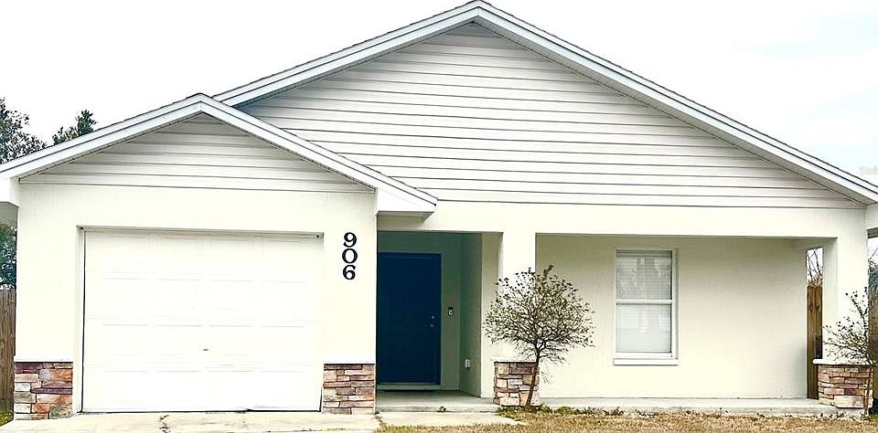1st image of 906 SE 5th St