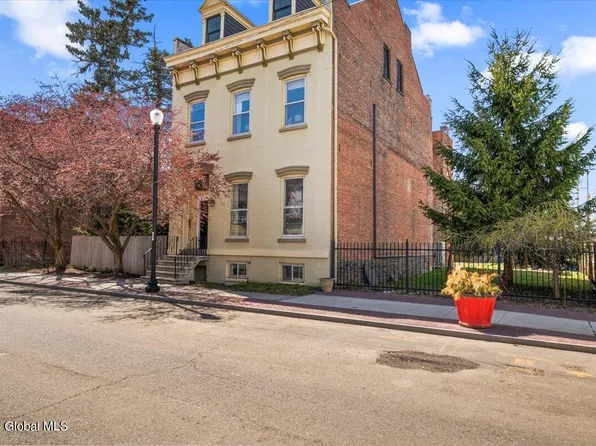371 2nd Street, Troy, NY 12180