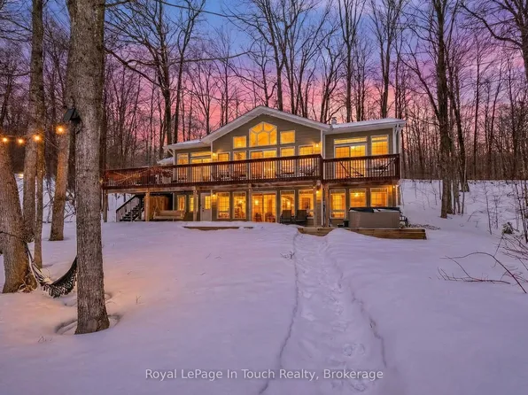 157 Farlain Lake Rd W, Tiny, ON L9M 0B9