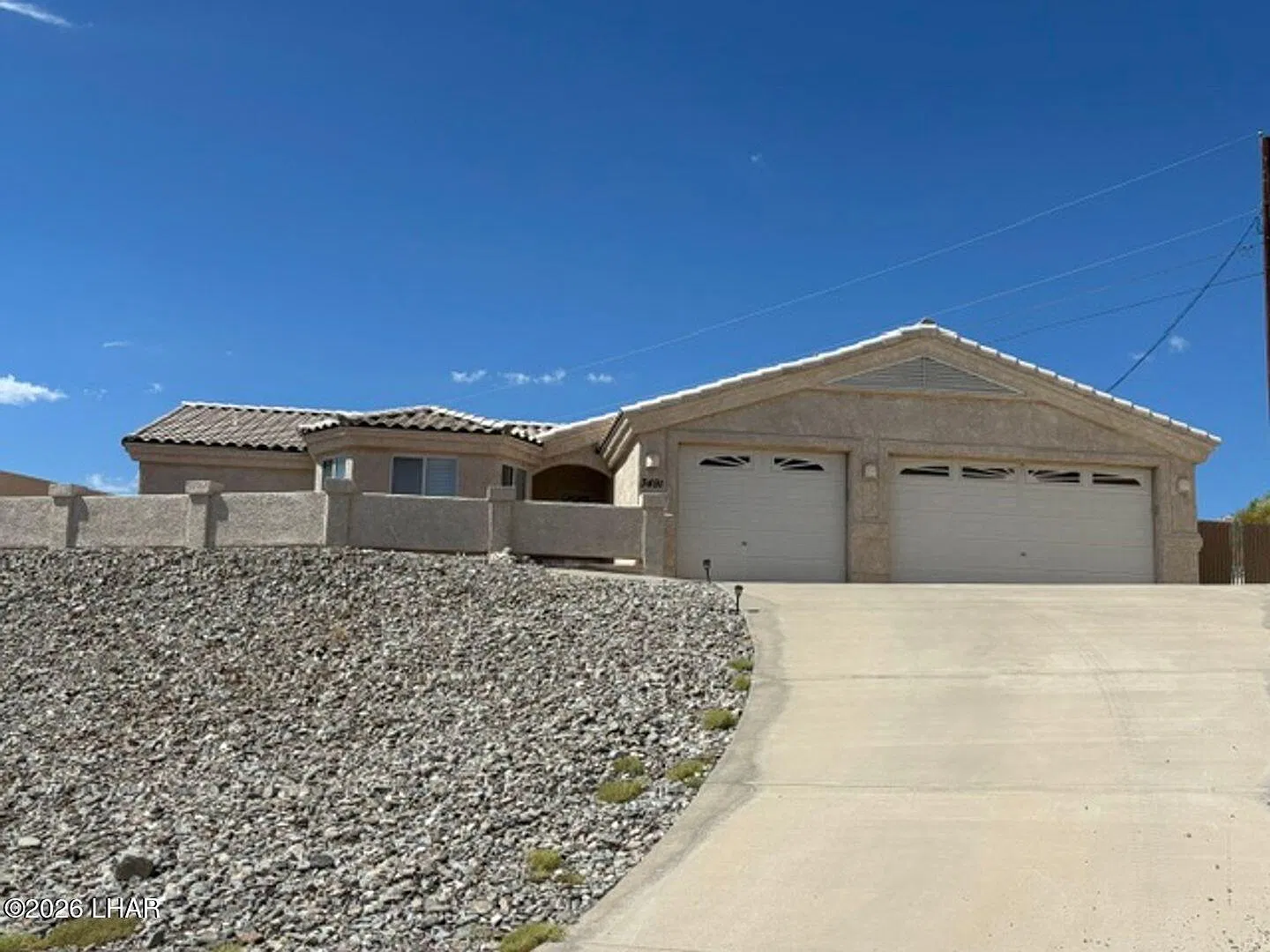 3 bed, 2.0 bath, 1571 sqft, $2,200 — Photo 1
