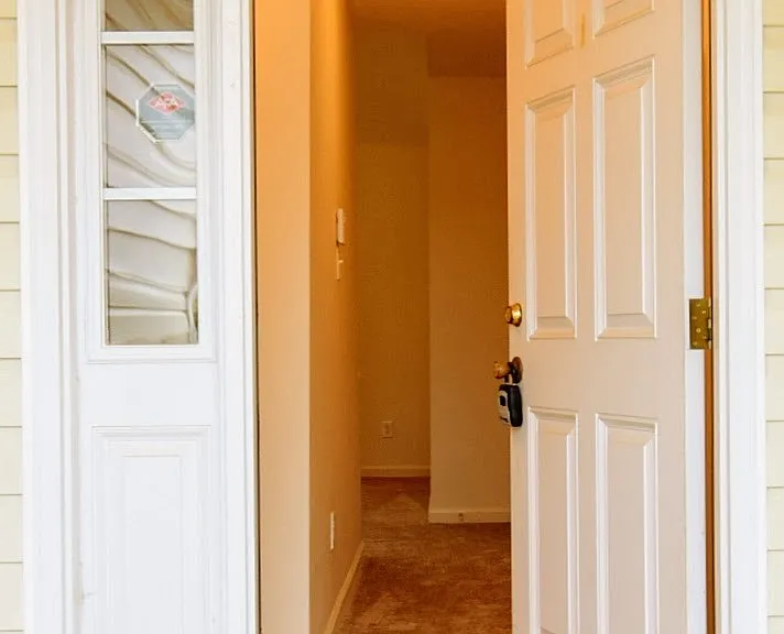 127 Blue Water Dr — Photo 2