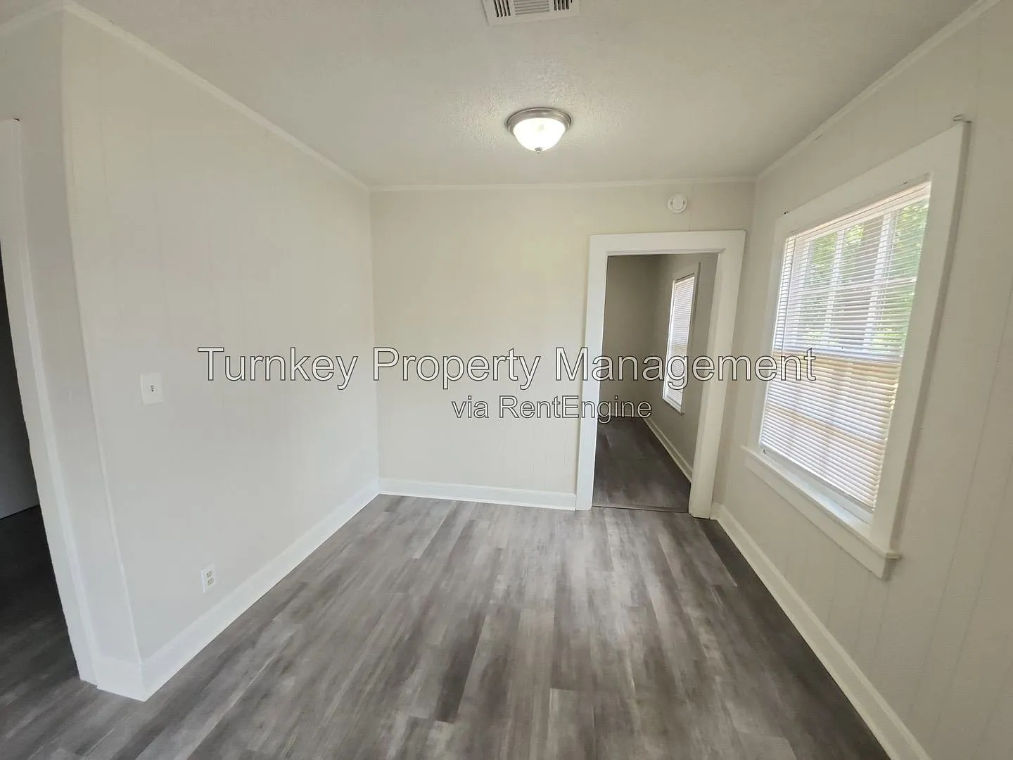 2 bed, 1.0 bath, 806 sqft, $895 — Photo 3