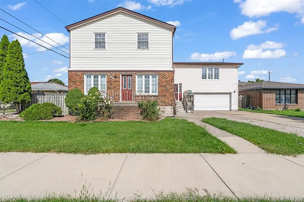 2 bed, $1,800 — Photo 1