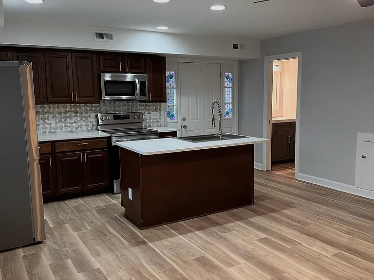 501 Thornloe Ln #A — Photo 7