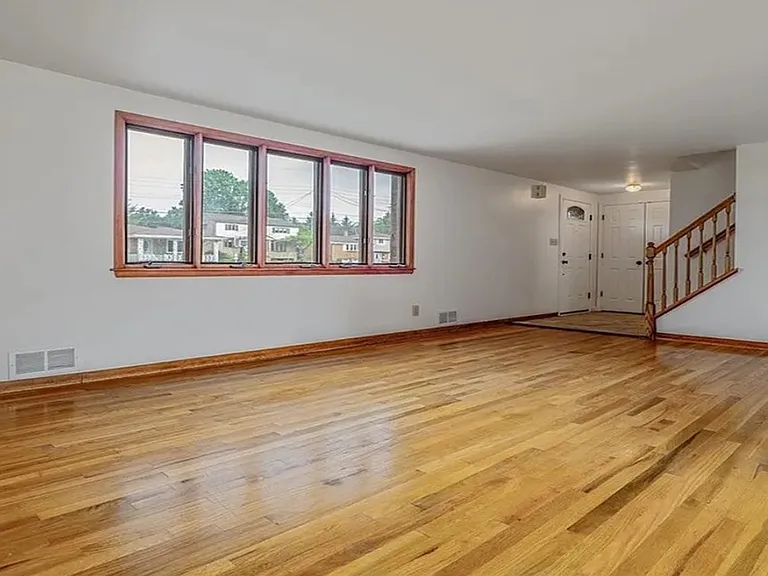 200 Spartan Dr — Photo 2