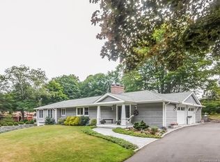 11 Sunset Hill Dr, Branford, CT 06405