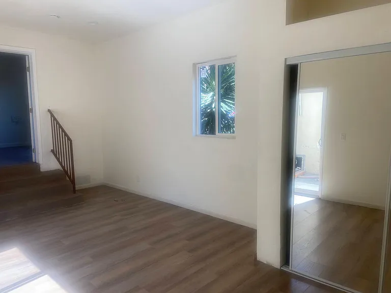 215 N Holly Ave — Photo 7