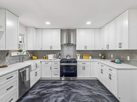 3rd image of 8921 Corran Ferry Dr