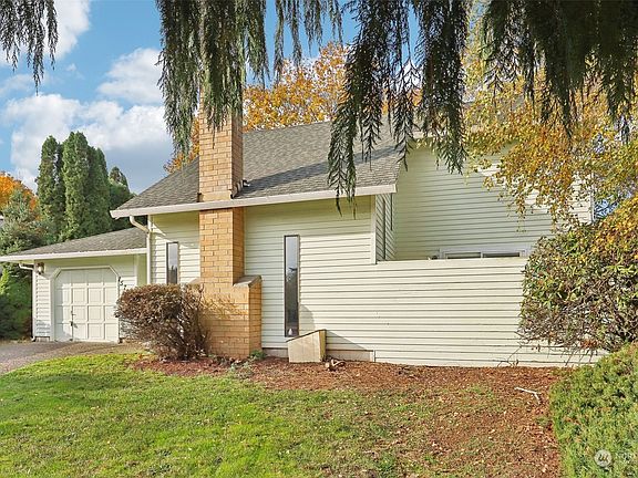 3rd image of 15705 NE 9th Circle