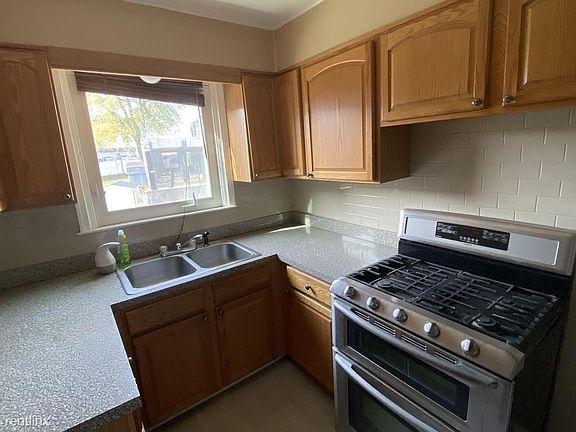 4th image of 2812 Belmont Ave