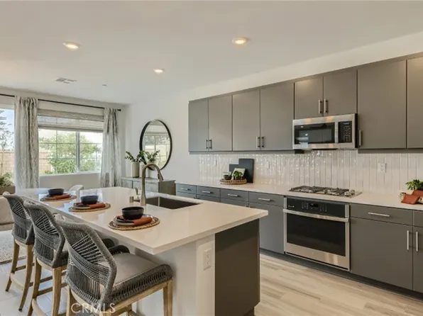 2737 Lake Mendoza St, Rialto, CA 92377