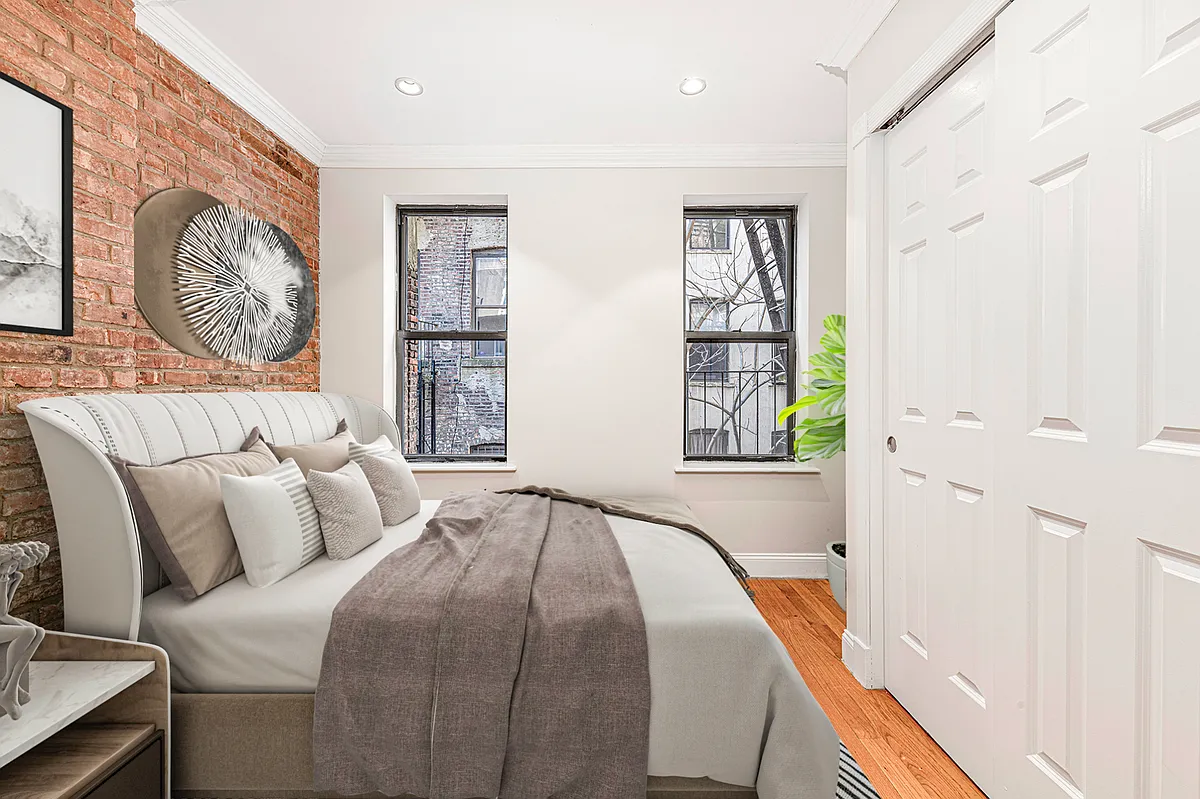 Building Photo - 224 E 11th St #G