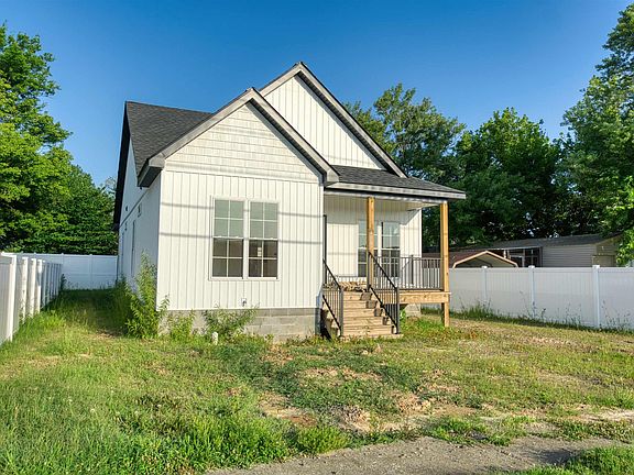 2nd image of 606 Olive St