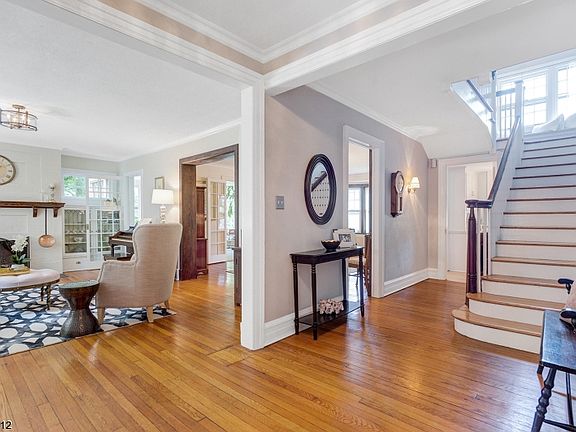 2nd image of 439 Richmond Ave