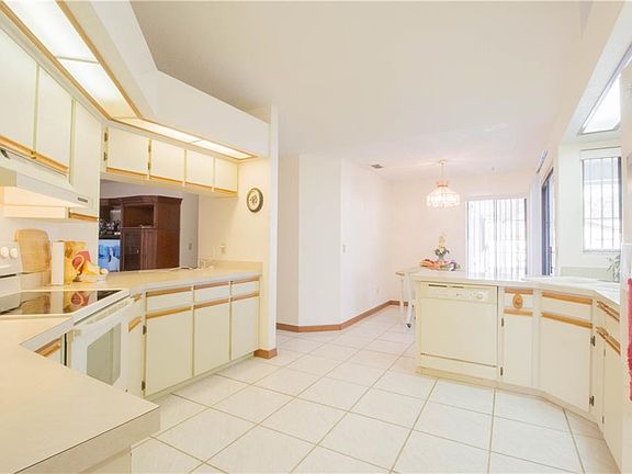 4th image of 2343 Ardon Ave