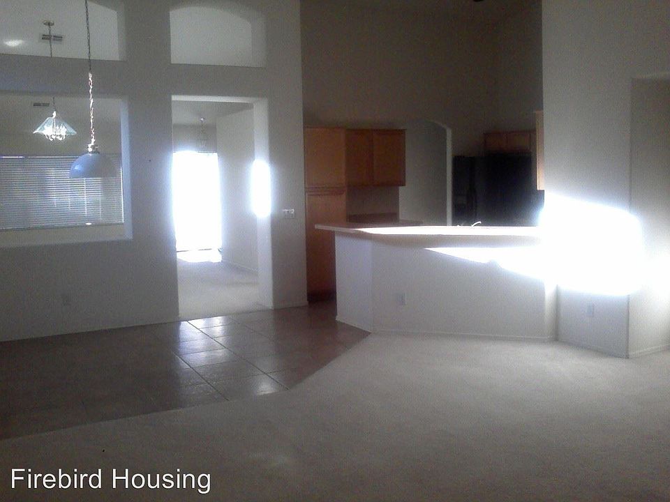 2nd image of 493 W Thompson Pl