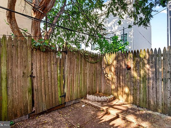5th image of 2324 Almond St