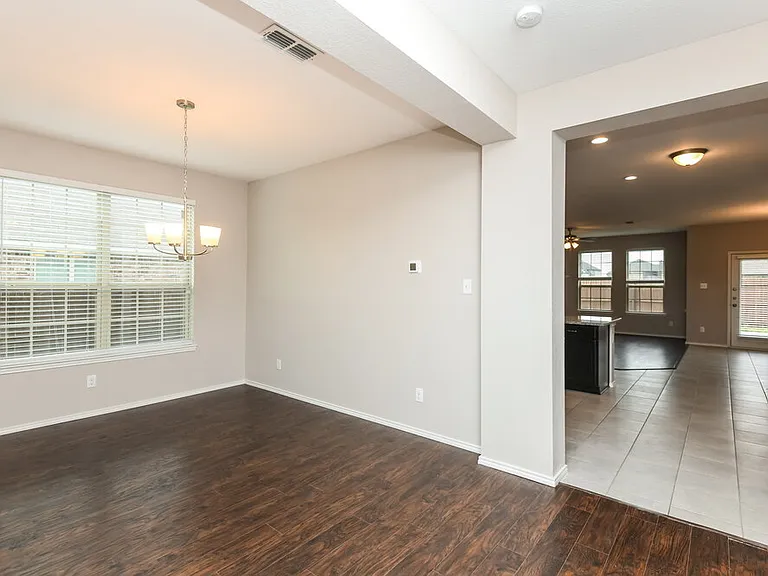 204 Bay St — Photo 7