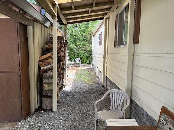 5th image of 1098 S Harbor St