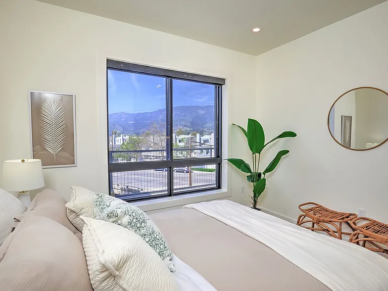 4745 Carpinteria Ave — Photo 13