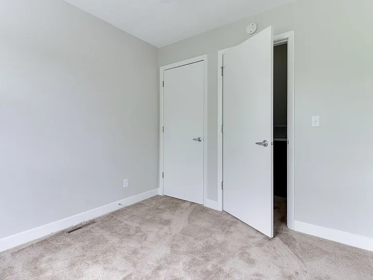 111 N Orr Dr — Photo 15