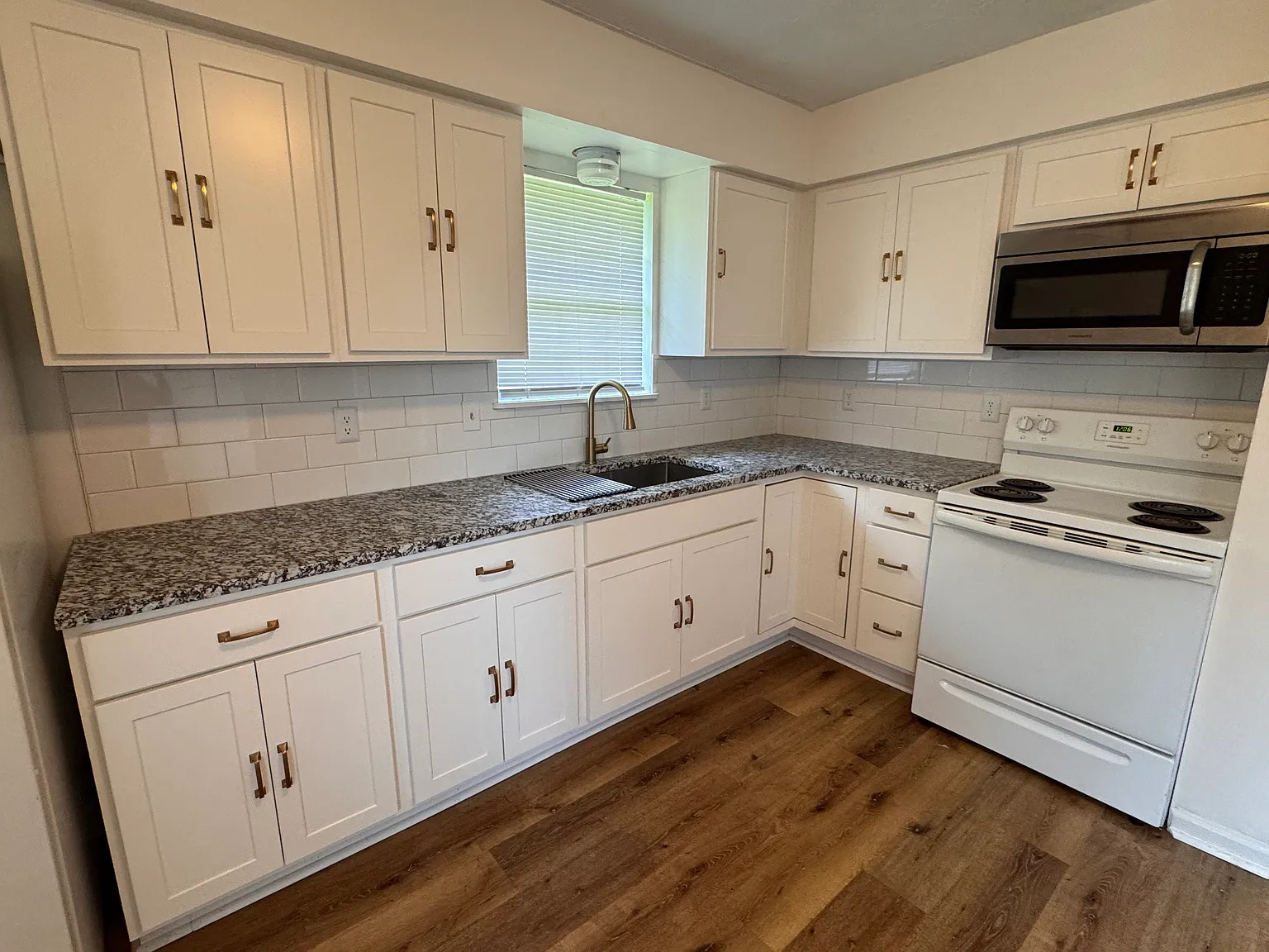 2 bed, 856 sqft, $1,195 — Photo 2