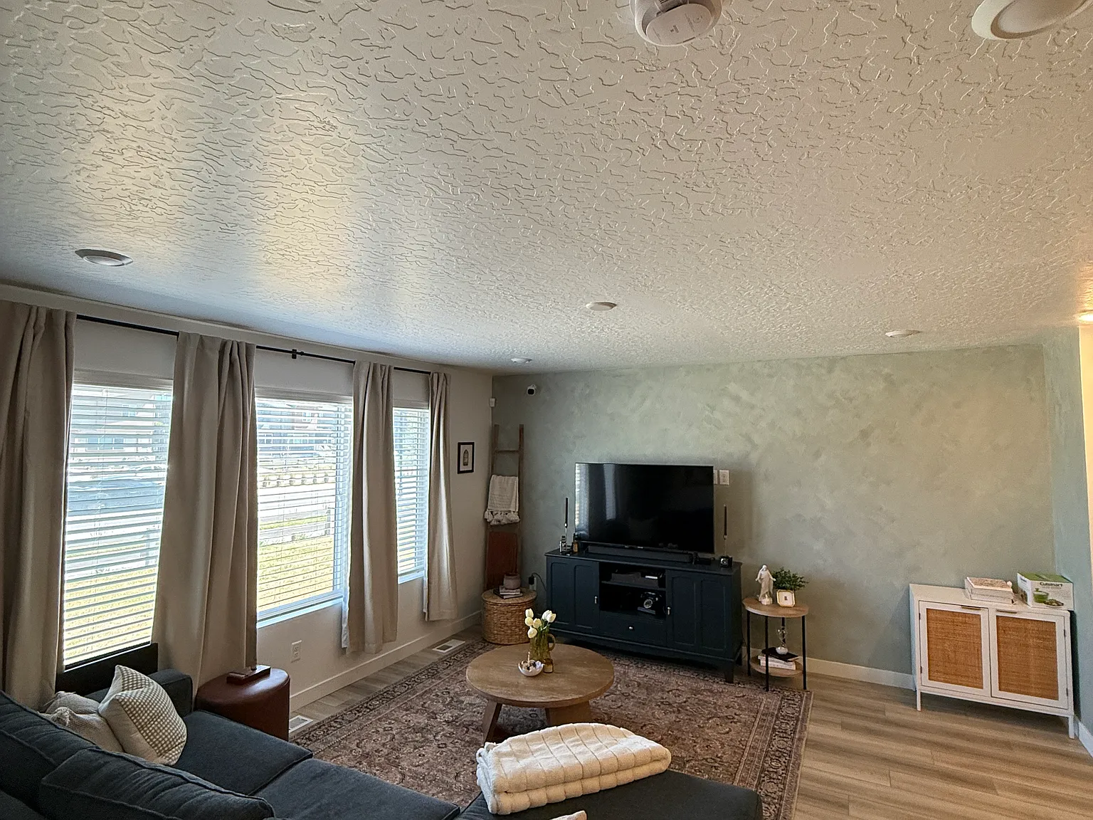 4 bed, 2000 sqft, $1,950 — Photo 3