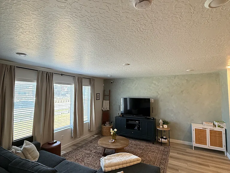 1843 E Rainbow Bridge Dr — Photo 2
