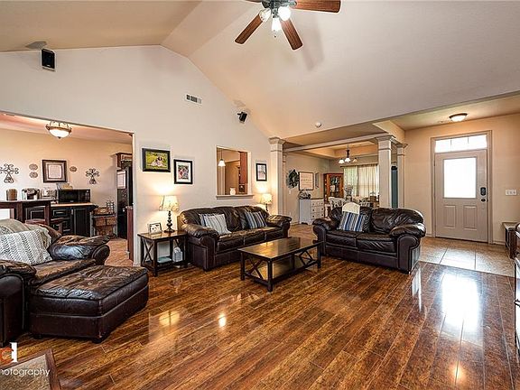 2nd image of 1307 E Freedom