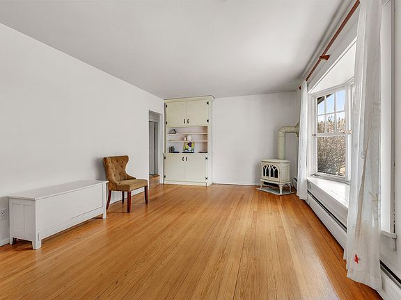 5th image of 82 Huntley Street