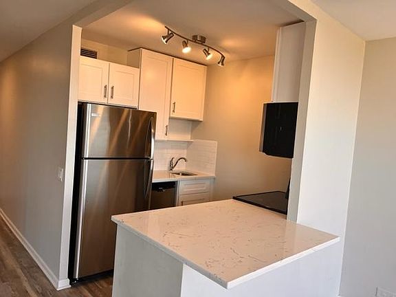 2nd image of 4343 N Clarendon Ave APT 1318