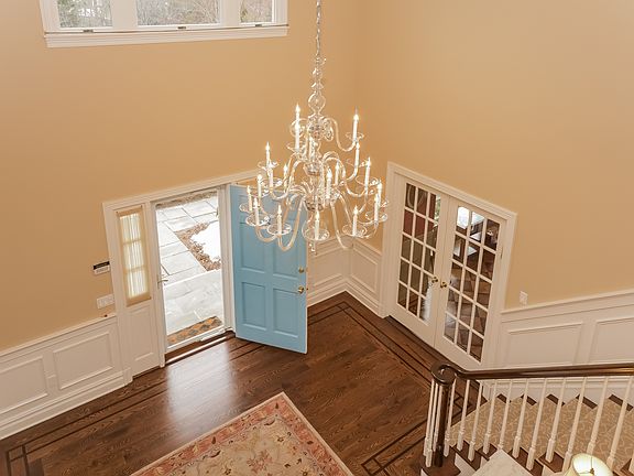 3rd image of 5 Heather Ln