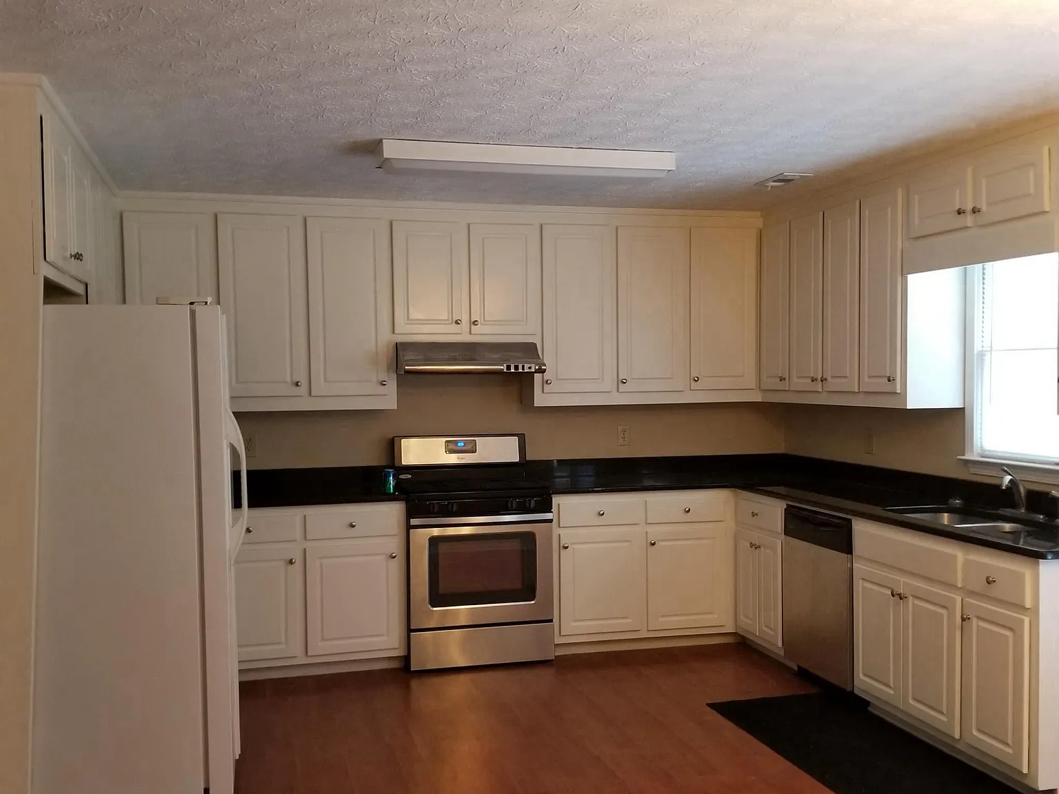 3 bed, 1700 sqft, $2,350 — Photo 3